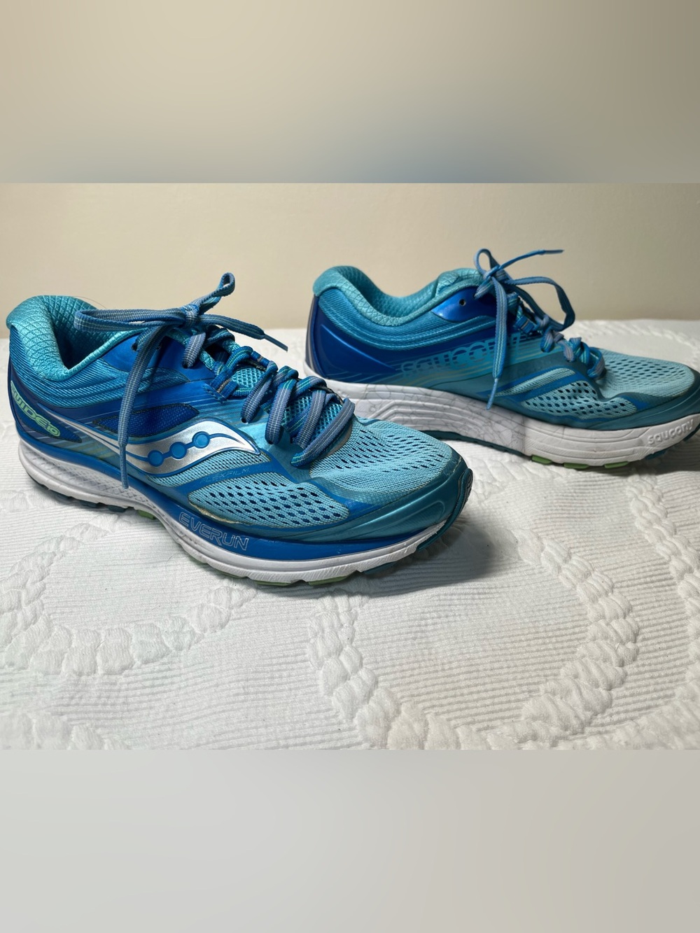 Saucony Women's Guide 10 Teal and Blue Running Shoes S10351-1 Size 8.5W